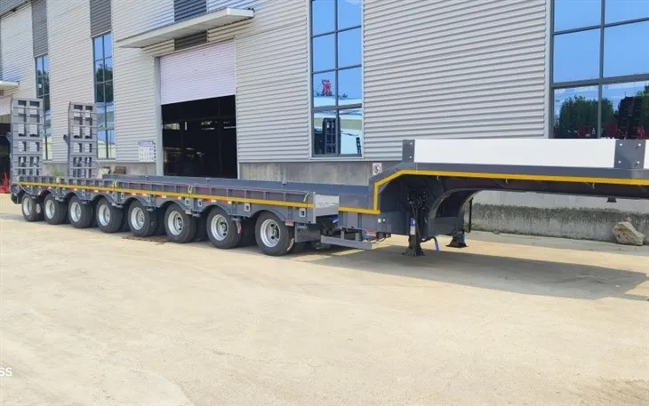 Large Cargo Transport Semi-trailer
